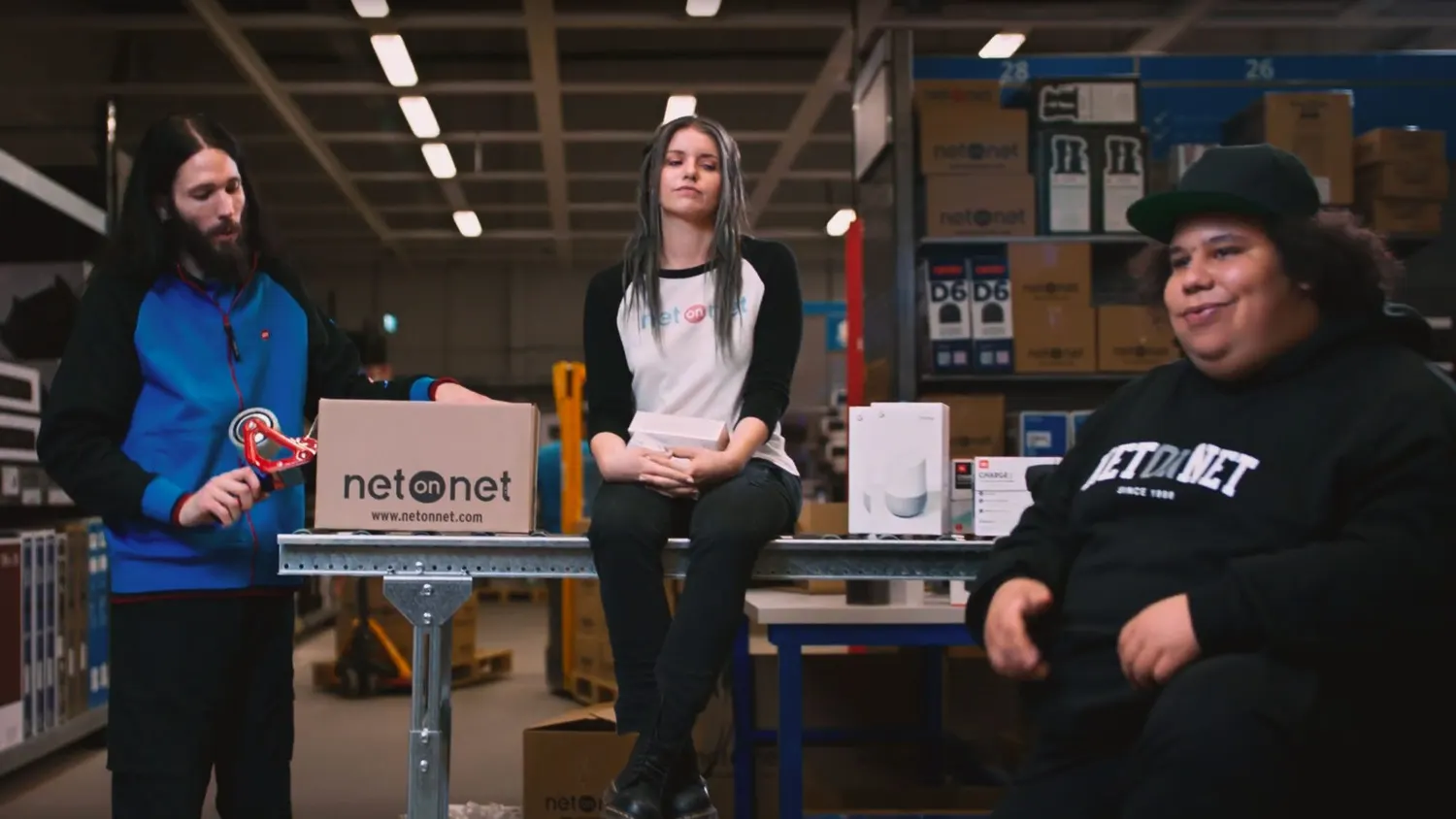 NetOnNet employees in the warehouse, Back to the roots campaign
